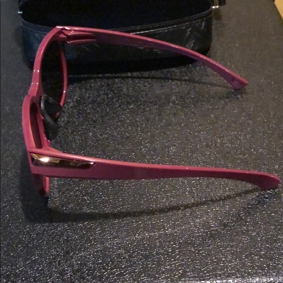 OAKLEY SUNGLASSES - Picture 4 of 7